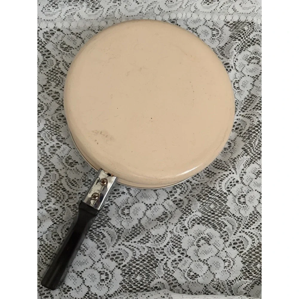 Vintage International Heartland Skillet with Lid  Folk Art Farm Cottagecore Pan